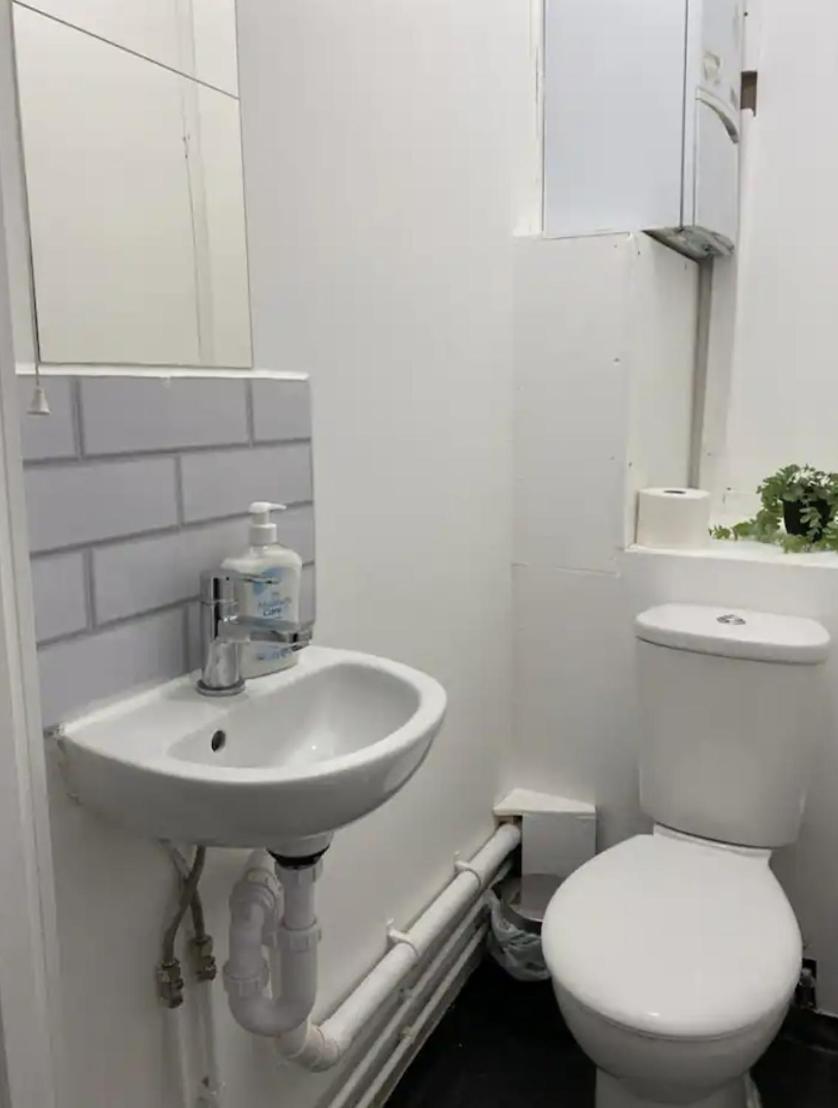 Comfy Private Rooms In Camden Town, Central Лондон Екстериор снимка