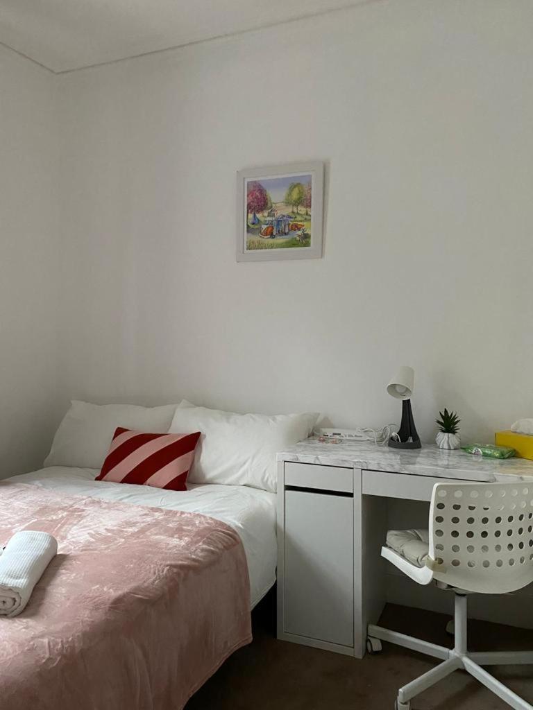 Comfy Private Rooms In Camden Town, Central Лондон Екстериор снимка