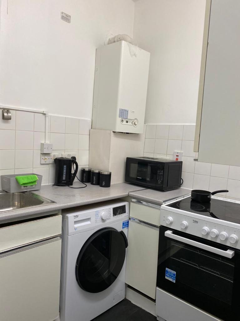Comfy Private Rooms In Camden Town, Central Лондон Екстериор снимка
