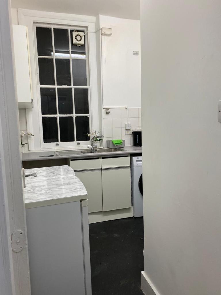 Comfy Private Rooms In Camden Town, Central Лондон Екстериор снимка