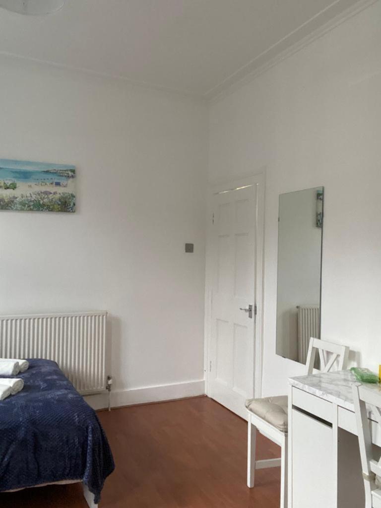 Comfy Private Rooms In Camden Town, Central Лондон Екстериор снимка